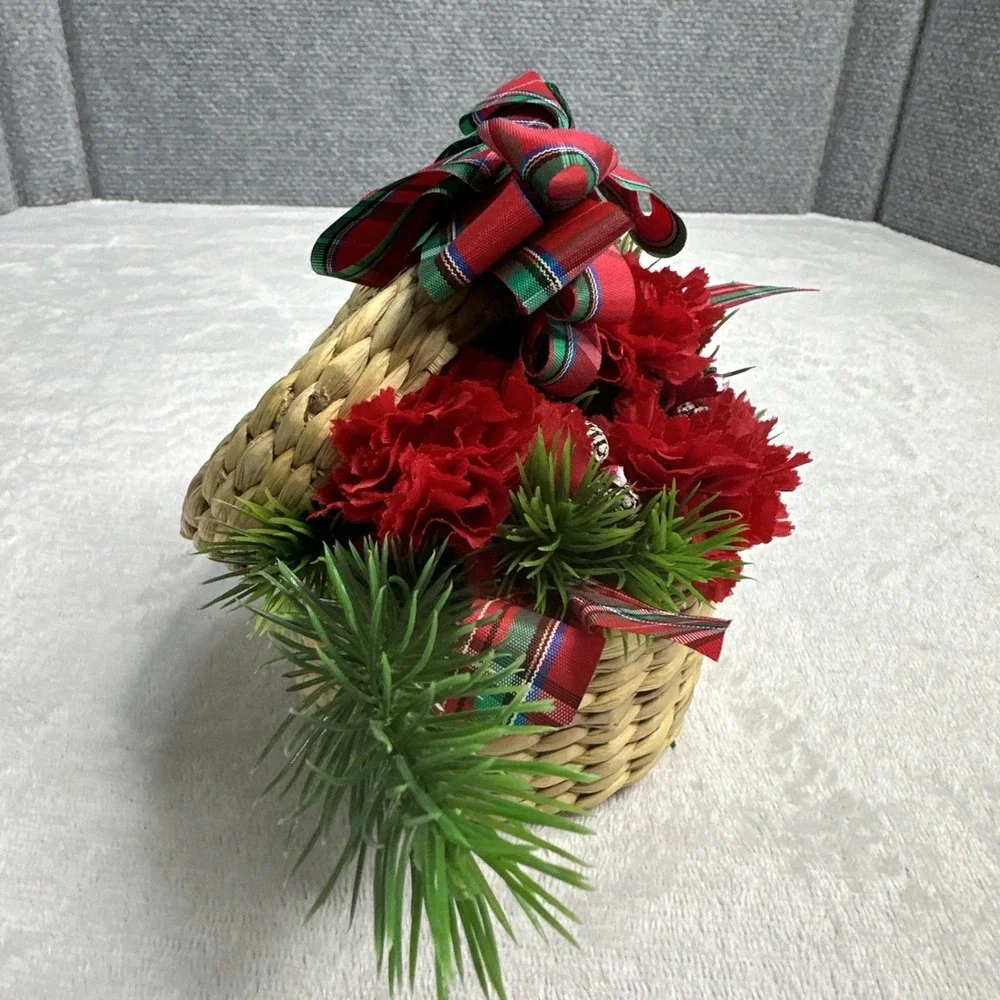Vintage Small Wicker Christmas Basket With Floral Lid Ribbon Multicolor 4